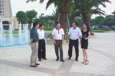 代表團參觀中山古鎮(zhèn)燈都華廷1